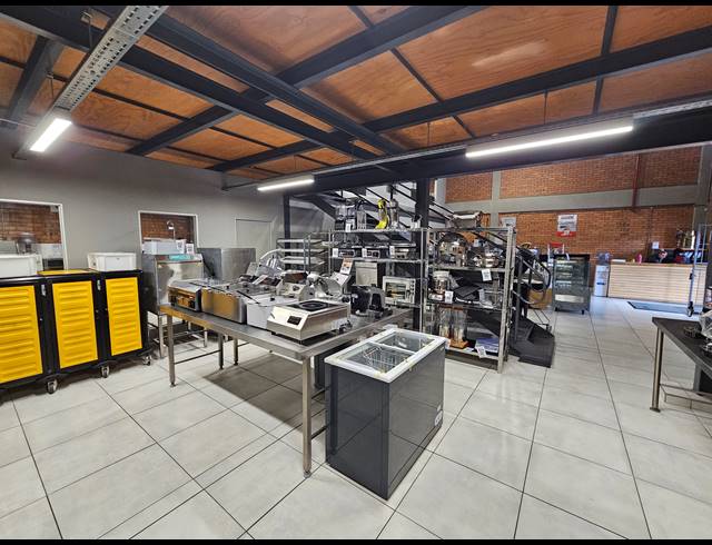1,020M² FACTORY TO LET IN COSMO BUSINESS PARK